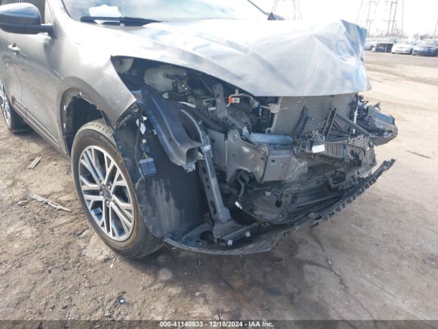 1FMCU9H66NUA15144 Ford ESCAPE SEL