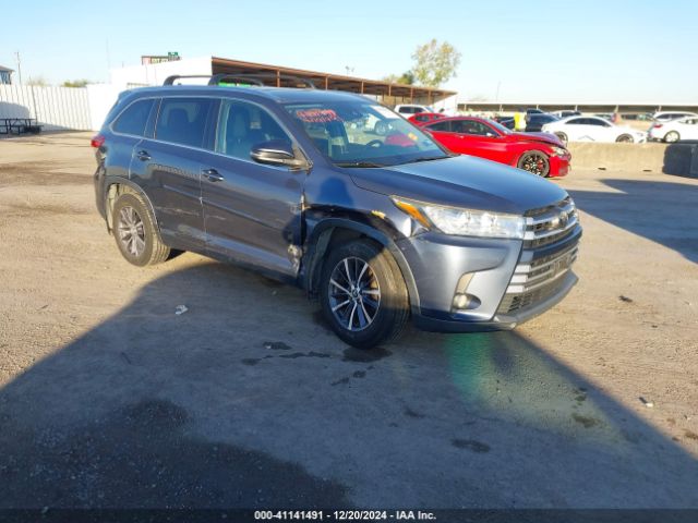 5TDJZRFH1JS490555 Toyota Highlander Xle