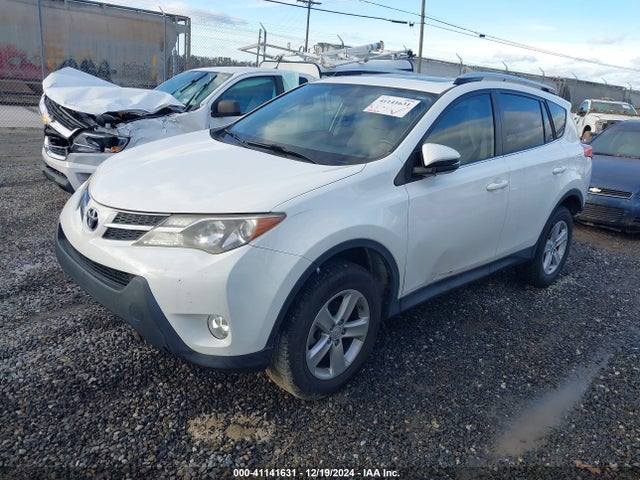 Toyota Rav4 Xle 2014 JTMWFREV1EJ015786 Image 2