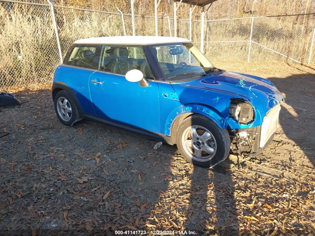 2011 MINI COOPER WMWSU3C50BT253629 Photo 0