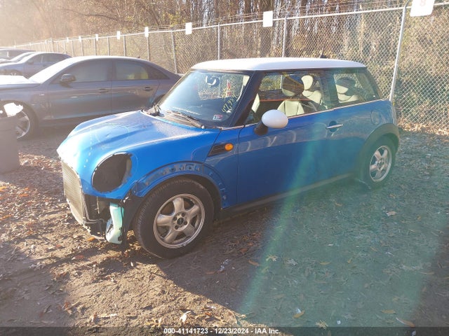 2011 MINI COOPER WMWSU3C50BT253629 Photo 1