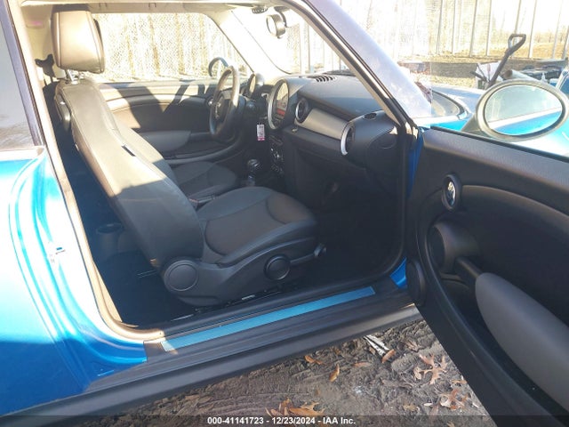 2011 MINI COOPER WMWSU3C50BT253629 Photo 4