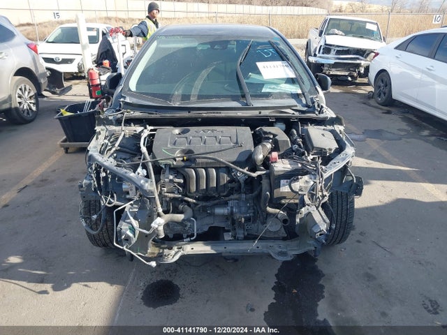 2T1BURHE3JC065711 Toyota COROLLA LE