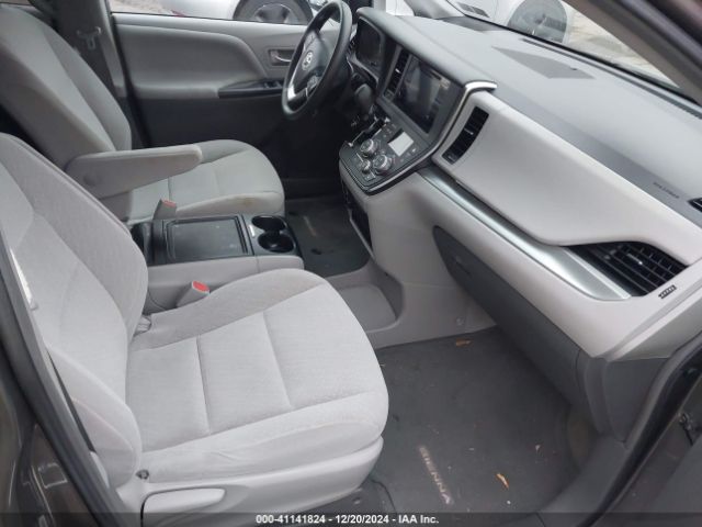 5TDKZ3DC8HS858037 Toyota Sienna Le 8 Passenger
