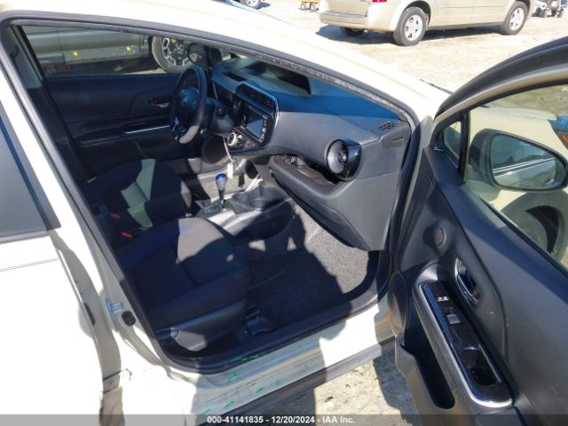 JTDKDTB35J1604497 Toyota Prius C Three