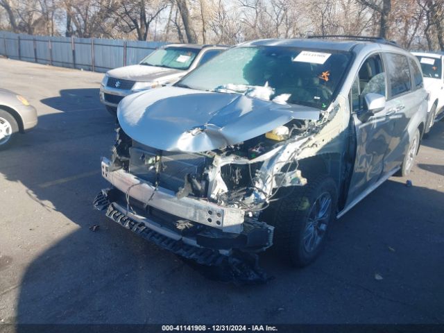 5TDJSKFC2PS104833 Toyota SIENNA XLE