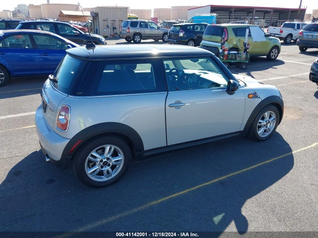 2012 MINI COOPER WMWSU3C57CT260045 Photo 3