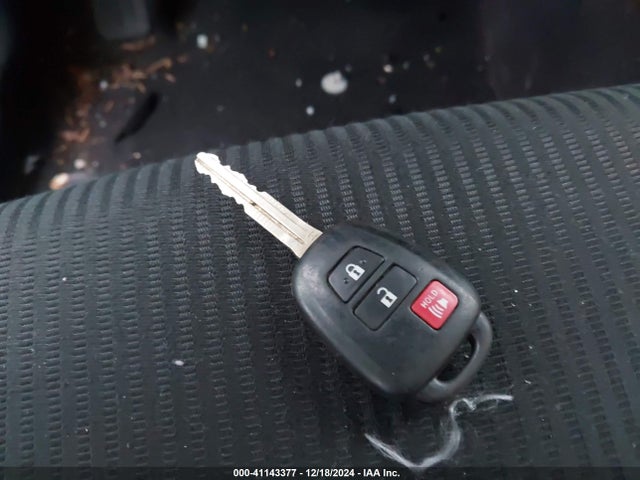 Toyota RAV4 LE 2017 JTMBFREV7HJ119797 Image 11