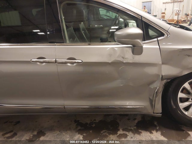 Chrysler Pacifica Touring L 2019 2C4RC1BG3KR527635 Image 18