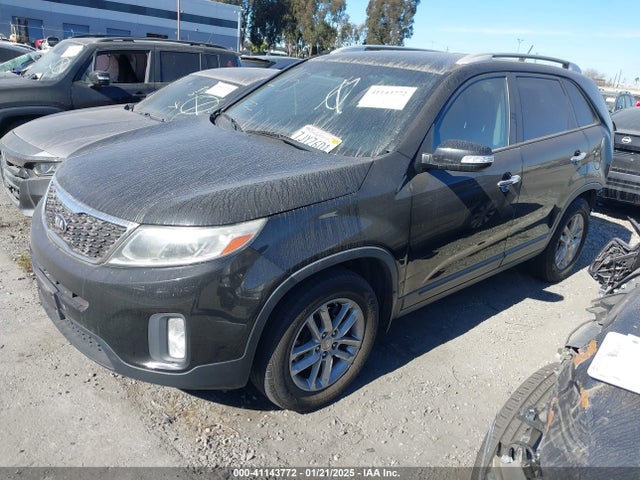 KIA SORENTO LX 2015 5XYKT4A68FG653639 Image 2