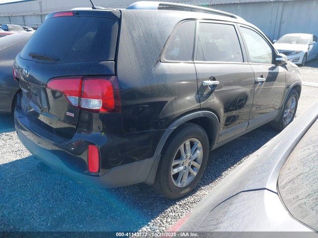 KIA SORENTO LX 2015 5XYKT4A68FG653639 Image 4