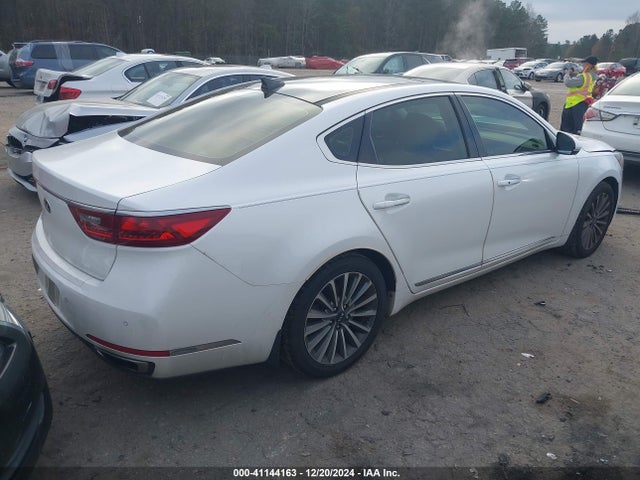 KNALC4J13H5072275 KIA Cadenza Technology
