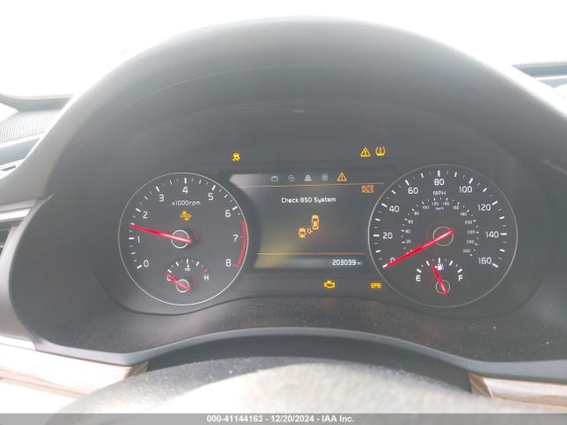 KNALC4J13H5072275 KIA Cadenza Technology