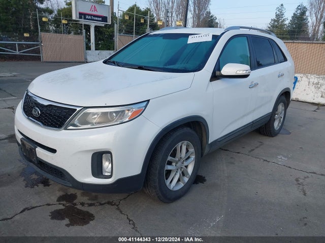 KIA Sorento Lx V6 2015 5XYKT4A72FG643617 Image 2