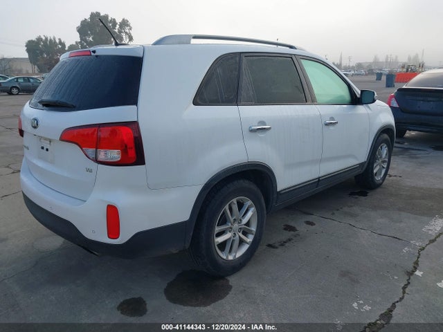 KIA Sorento Lx V6 2015 5XYKT4A72FG643617 Image 4