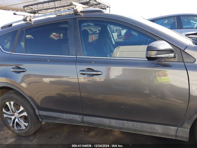 Toyota RAV4 LE 2018 2T3ZFREV5JW425614 Image 13