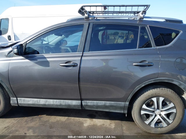 Toyota RAV4 LE 2018 2T3ZFREV5JW425614 Image 14
