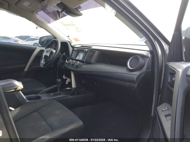 Toyota RAV4 LE 2018 2T3ZFREV5JW425614 Image 5