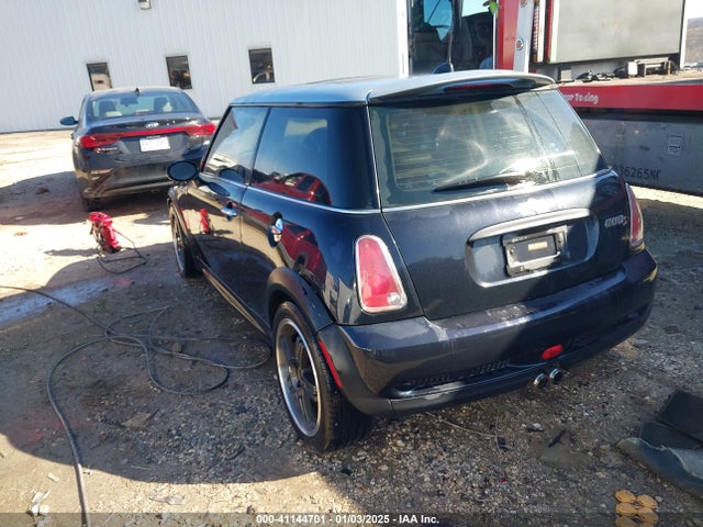 2006 MINI COOPER S WMWRE33546TJ34712 Photo 2