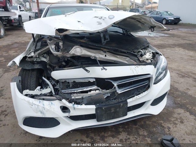 55SWF4KB1FU024914 Mercedes-Benz C 300 4matic/luxury 4matic/sport 4matic