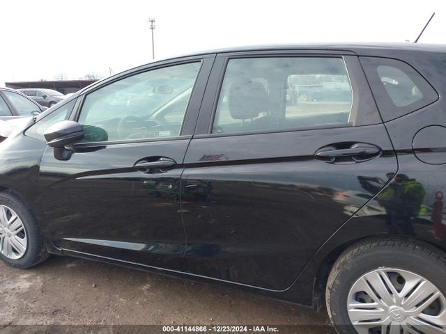 Honda FIT LX 2019 3HGGK5H48KM723075 Image 14