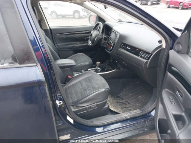 JA4AZ3A32KZ013667 Mitsubishi Outlander Se