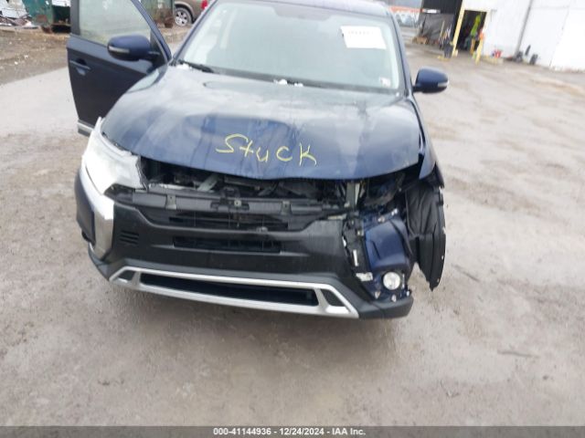 JA4AZ3A32KZ013667 Mitsubishi Outlander Se
