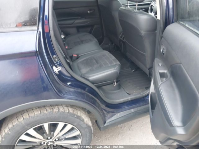 JA4AZ3A32KZ013667 Mitsubishi Outlander Se
