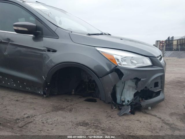1FMCU0J98FUC22121 Ford Escape Titanium