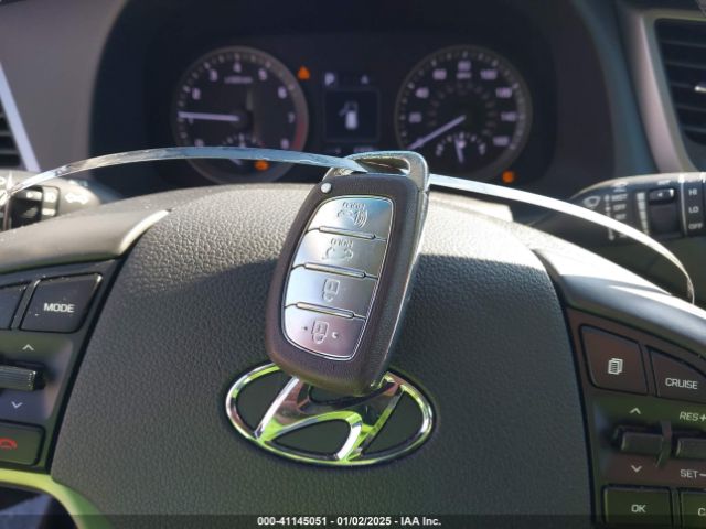 KM8J33A24HU551285 Hyundai Tucson Sport