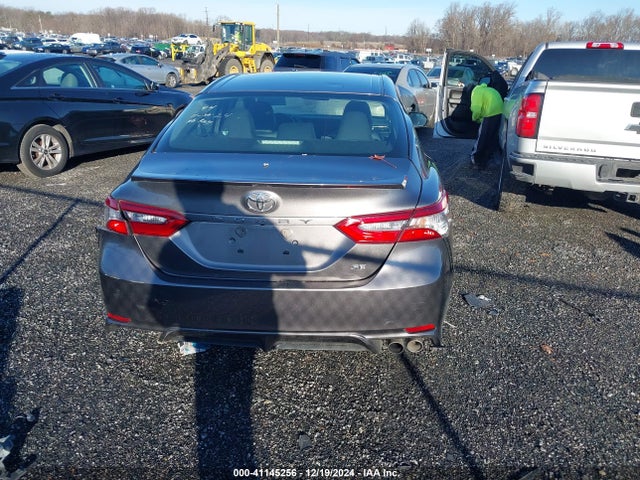4T1B11HK9JU071852 Toyota CAMRY SE