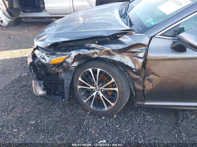 4T1B11HK9JU071852 Toyota CAMRY SE