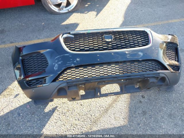 SADFP2FX7J1Z32637 Jaguar E-PACE SE