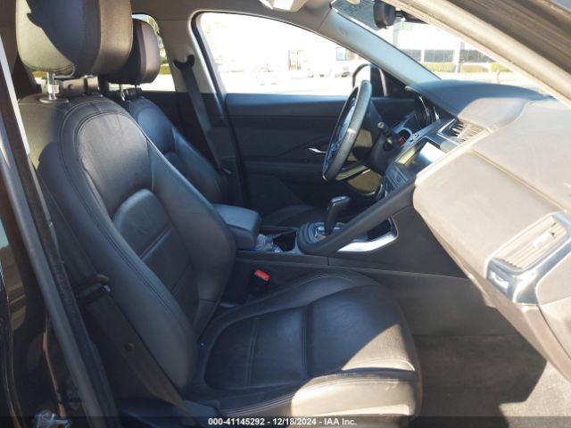 SADFP2FX7J1Z32637 Jaguar E-PACE SE