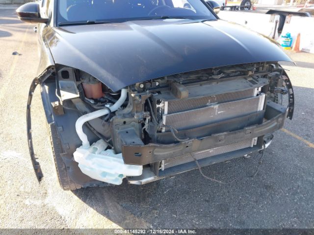 SADFP2FX7J1Z32637 Jaguar E-PACE SE