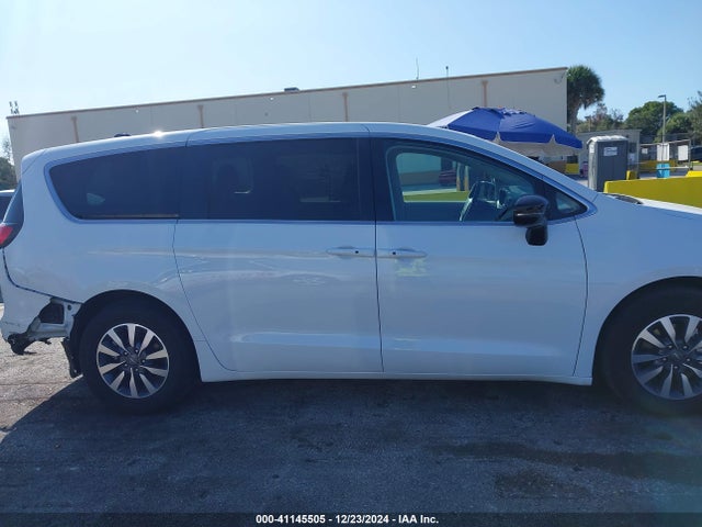 Chrysler Pacifica Hybrid Select 2024 2C4RC1S72RR115071 Image 13