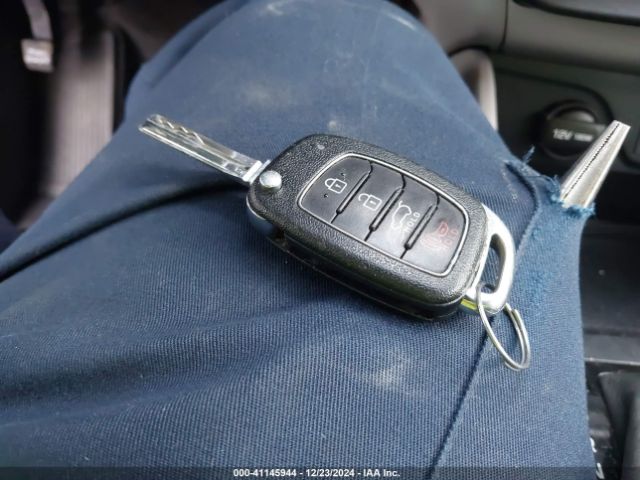 KM8J2CA41JU664783 Hyundai TUCSON SE