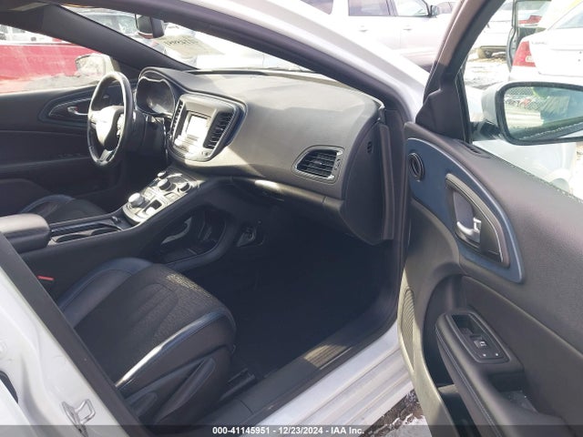 Chrysler 200 S 2015 1C3CCCBGXFN620676 Image 5