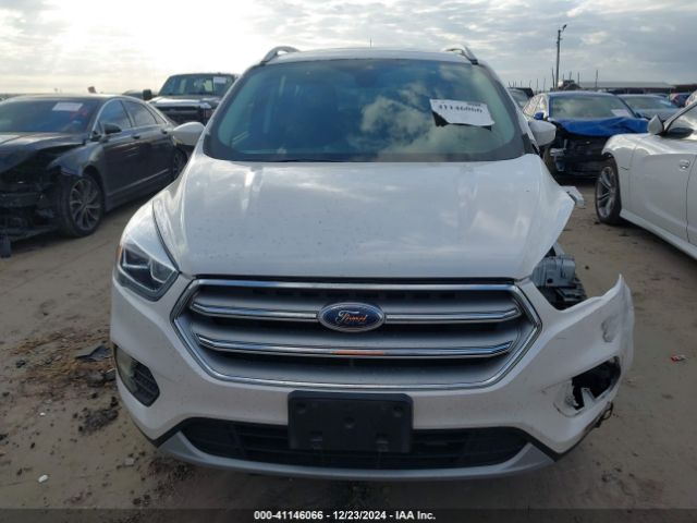 1FMCU9J95HUA92659 Ford Escape Titanium