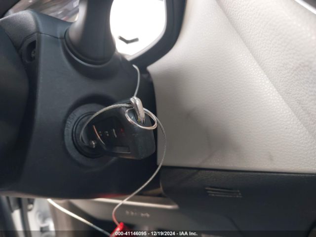 5YFEPMAE9NP318604 Toyota COROLLA LE