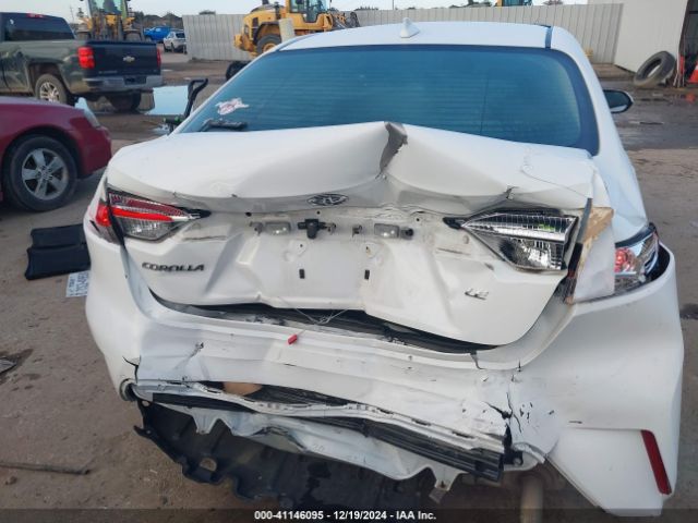 5YFEPMAE9NP318604 Toyota COROLLA LE