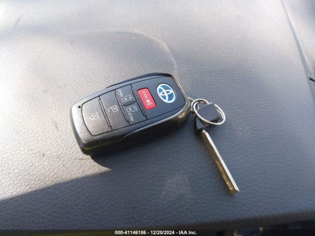 5TDKRKEC6RS198963 Toyota SIENNA LE