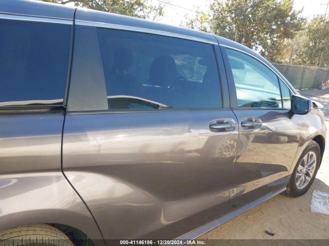 5TDKRKEC6RS198963 Toyota SIENNA LE
