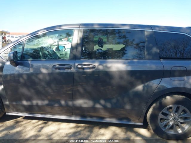 5TDKRKEC6RS198963 Toyota SIENNA LE