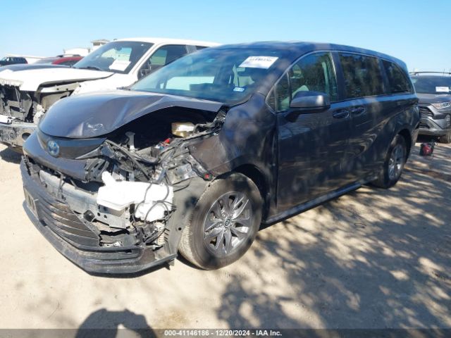 5TDKRKEC6RS198963 Toyota SIENNA LE