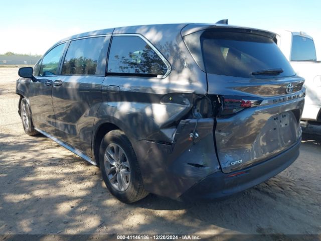 5TDKRKEC6RS198963 Toyota SIENNA LE