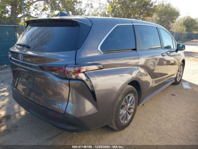5TDKRKEC6RS198963 Toyota SIENNA LE