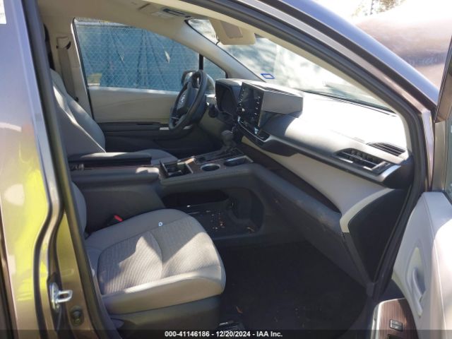 5TDKRKEC6RS198963 Toyota SIENNA LE