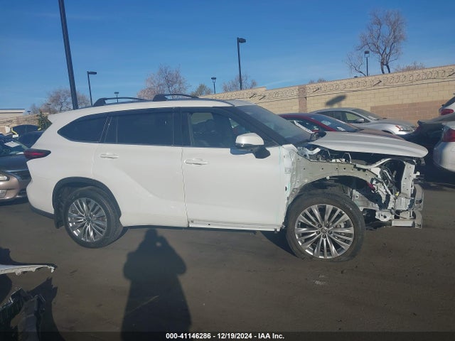 Toyota Highlander Platinum 2022 5TDFZRAH4NS125550 Image 14