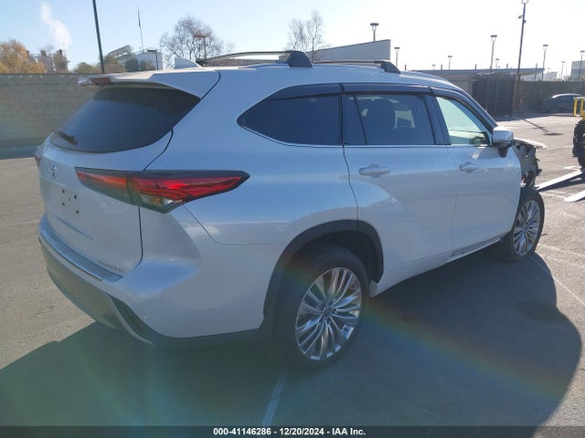 Toyota Highlander Platinum 2022 5TDFZRAH4NS125550 Image 4